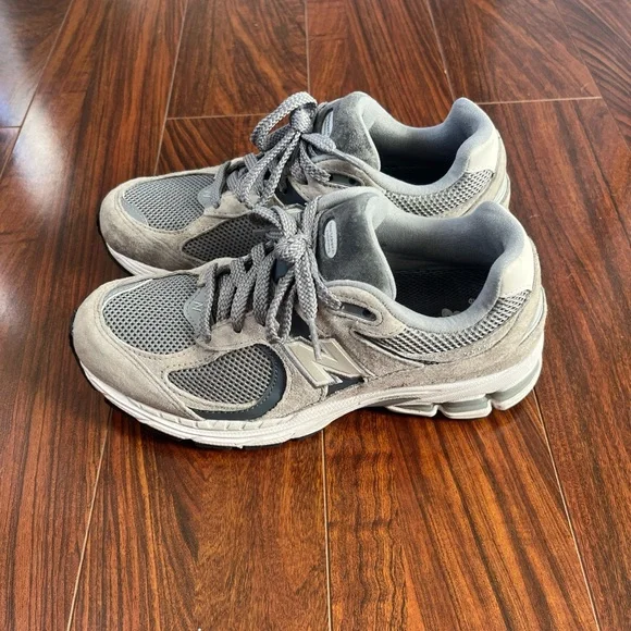 New Balance Gray 2002R Sneakers - Picture 4 of 7